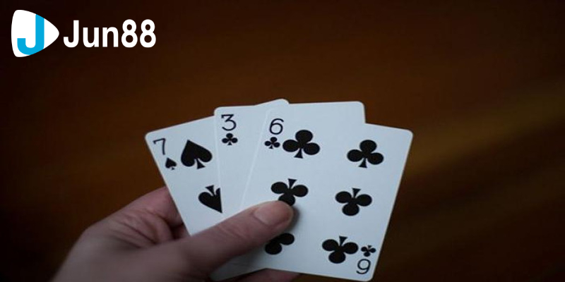 Kỹ Thuật Kiểm Soát Tay Trong Cách Xào Bài Gian Lận 3 Luyện tập chăm chỉ chính là cách để kiểm soát tay nhuần nhuyễn